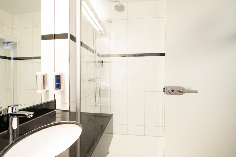 Bathroom 4, Carathotel Basel/Weil am Rhein, Lörrach