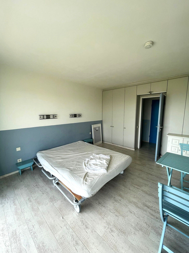 Room 4, Cozy One-bedroom Apartment With sea View, West-Vlaanderen