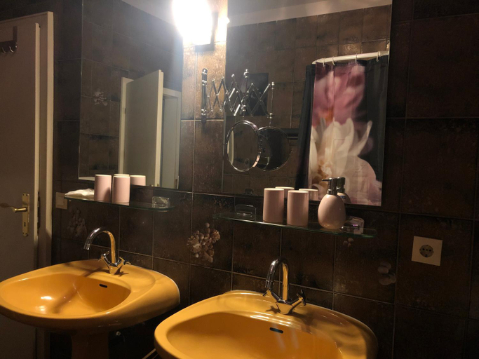 Bathroom 4, Gastehaus Susanne Pfaffmann, Landau in der Pfalz