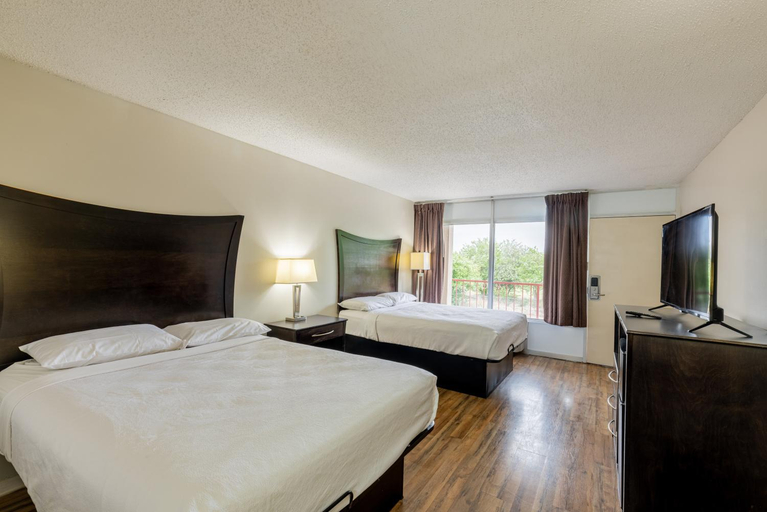 2, Executive Inn, Bee