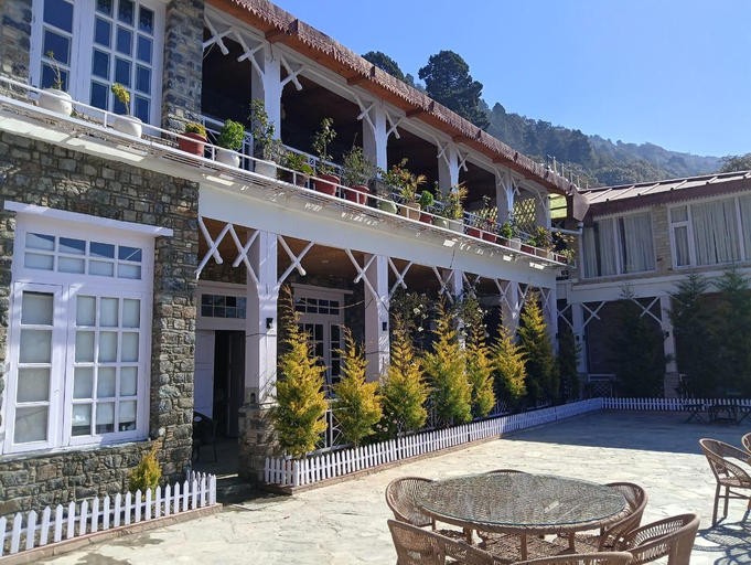Exterior & Views
