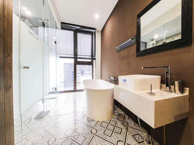 Bathroom 4, Jerry's Planet, Gangnam