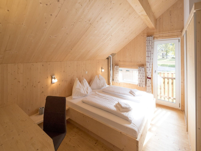 Room 4, Pleasant Chalet With Whirlpool, Murau