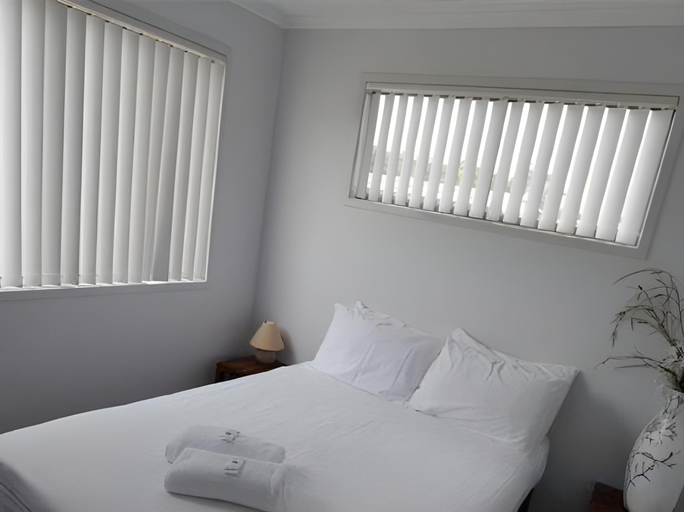 Bedroom 2, Alexandra Apartments, Bundaberg