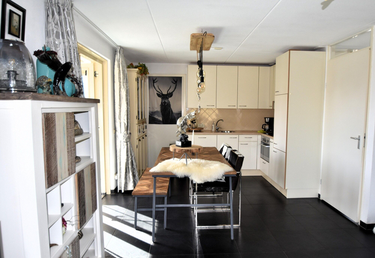 Dining 5, Holiday Home Simonshaven by Lake Beach, Bernisse