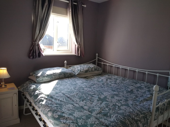 Room 2, Modern 3B Eastbourne Retreat: Tranquil & Cozy Stay, East Sussex
