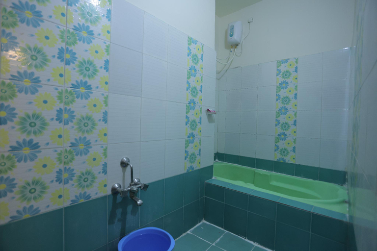 Bathroom 2, Comfy 2BHK Near Rock Beach, Puducherry