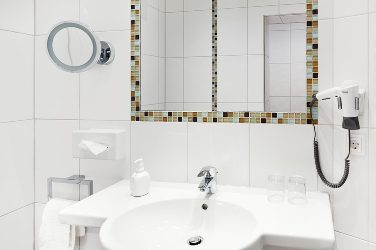 Bathroom 4, Weisses Ross, Memmingen