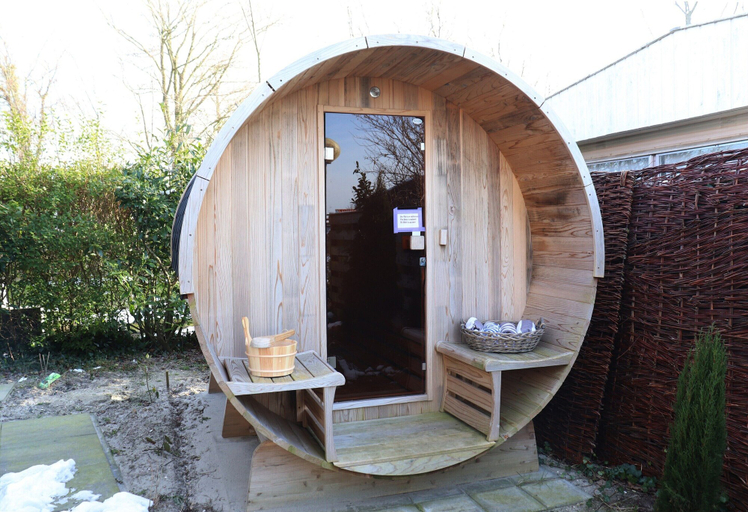 Spa treatment 5, Scenic Stay With Sauna, Dongeradeel