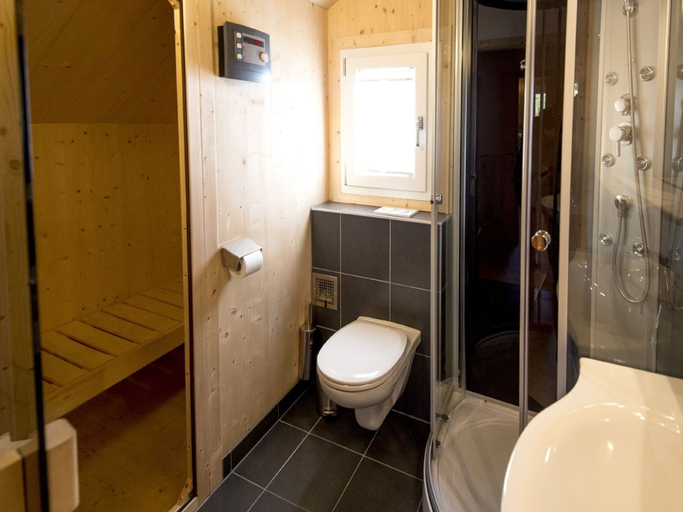 Bathroom 4, Chalet with outdoor hot tub, Murau