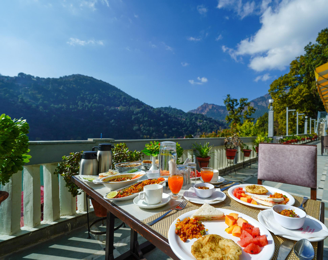 Food & Drinks 5, Hotel Silverton (180 Lake View), Nainital