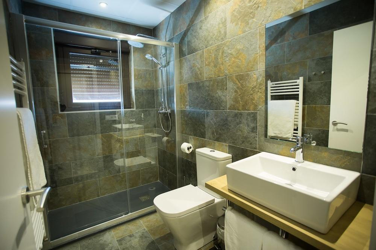 Bathroom 4, Villa Lucerna Sports & Hotel Resort, Zamora