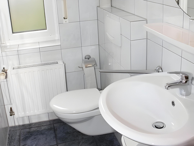 Bathroom 2, Hotel Bugener, Borken