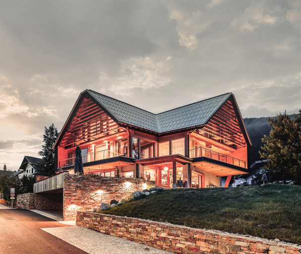 Exterior & Views
