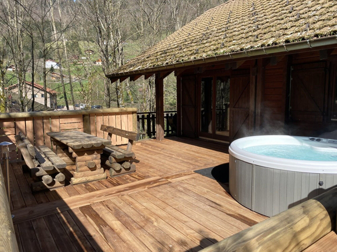 Exterior 2, LE Renne Chalet en Bois au Calme Avec SPA Jacuzzi, Vosges
