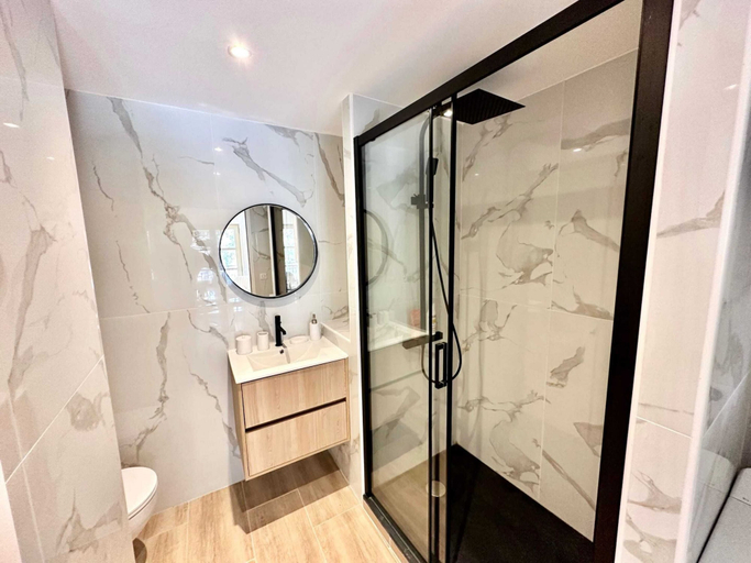 Bathroom, Charming Apartment - 2bd/4p - Center of St Tropez, Var