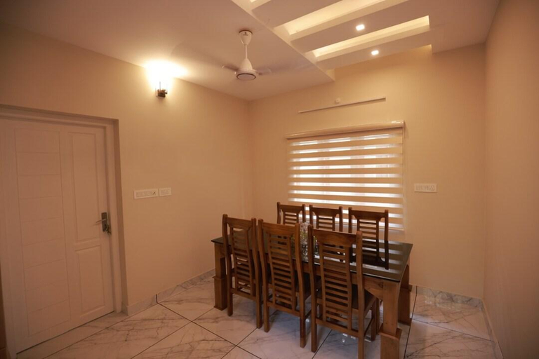 Others 5, Hilux Inn, Ernakulam