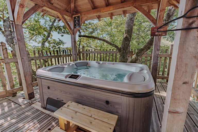 Bathroom 3, cabanes perchees dans les arbres, Dordogne