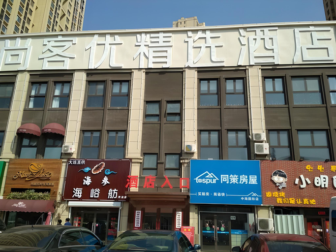 Exterior & Views