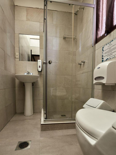 Bathroom, Wild Rover La Paz, Pedro Domingo Murillo