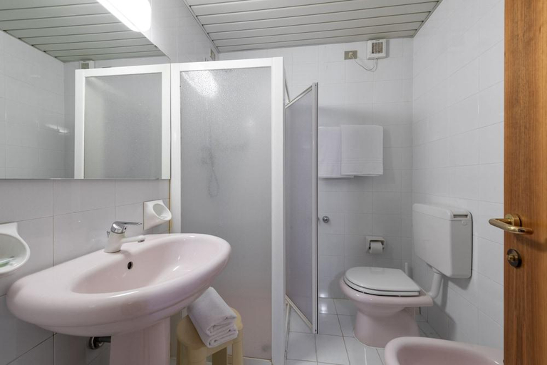 Bathroom 5, Sporthotel Olimpo, Verona