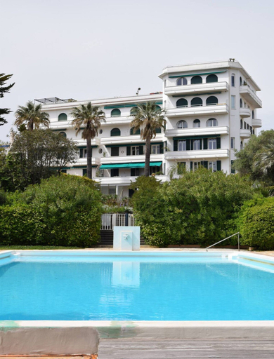 Pool 4, Apartment in Juan-les-pins Near Sandy Beaches, Alpes-Maritimes
