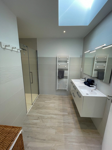 Bathroom 4, Ploudalmézeau House with Heated Pool, Finistère