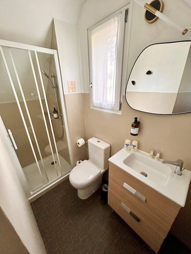 Bathroom 4, Hôtel Les Charmettes, Ille-et-Vilaine