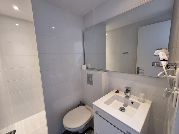 Bathroom 4, Pax Hotel, Haute-Savoie