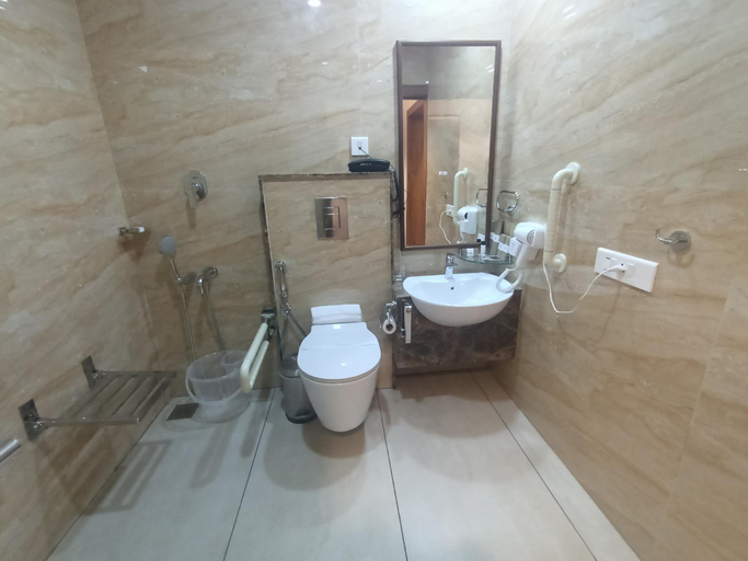 Bathroom 2, Hotel Seashell, Ernakulam