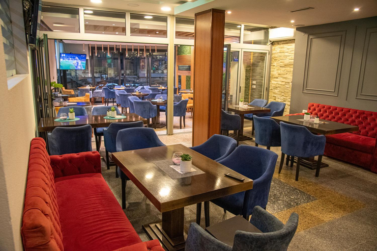 Others 5, Hotel Dajti