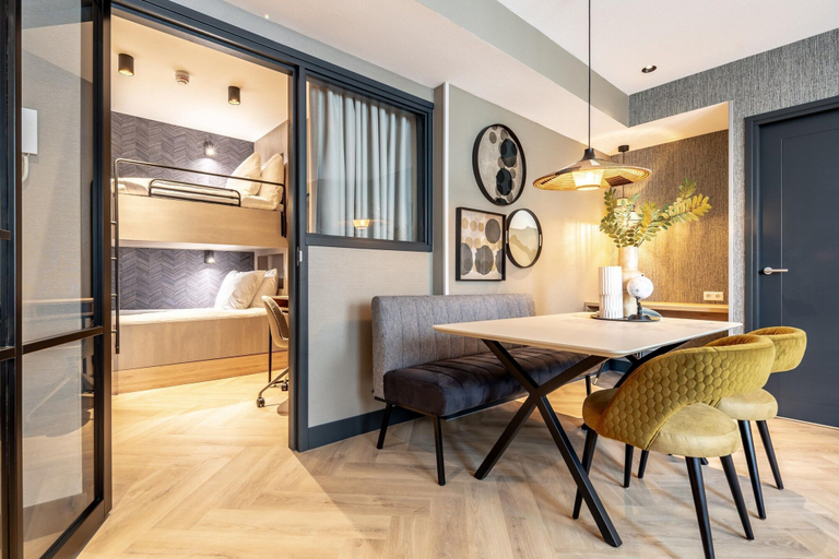 Dining 2, 2 Bedroom Apartment Perfect for Families, Delft