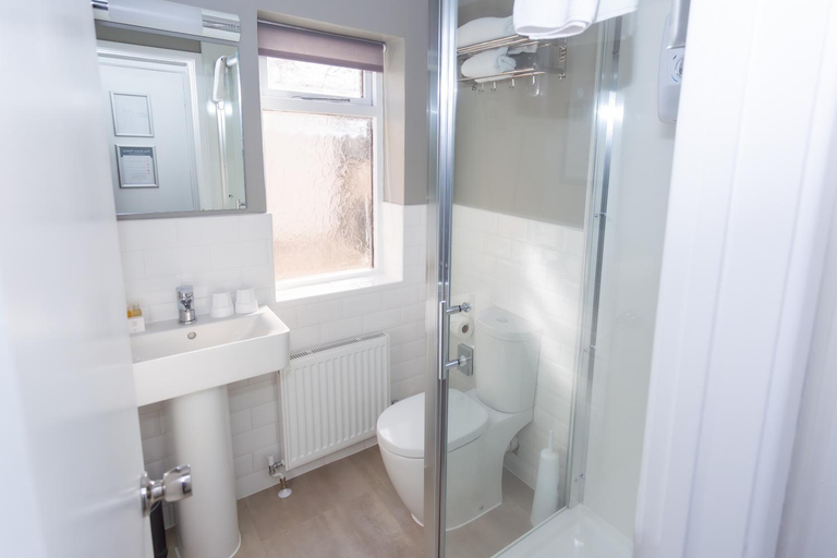 Bathroom 3, The Thatch Inn, Gloucestershire