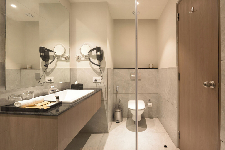 Bathroom 5, Best Western Plus Phagwara, Shahid Bhagat Singh Nagar