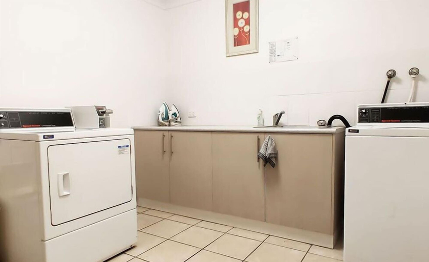Others 5, Motel Myall, Dalby