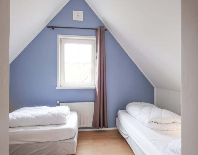 Room 3, Attractive Villa Close to Forest, Beach, sea, Zijpe