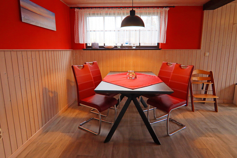Dining 4, Ferien Unterm Reetdach bis zu 6 Personen, Rostock