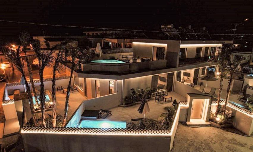 Exterior & Views