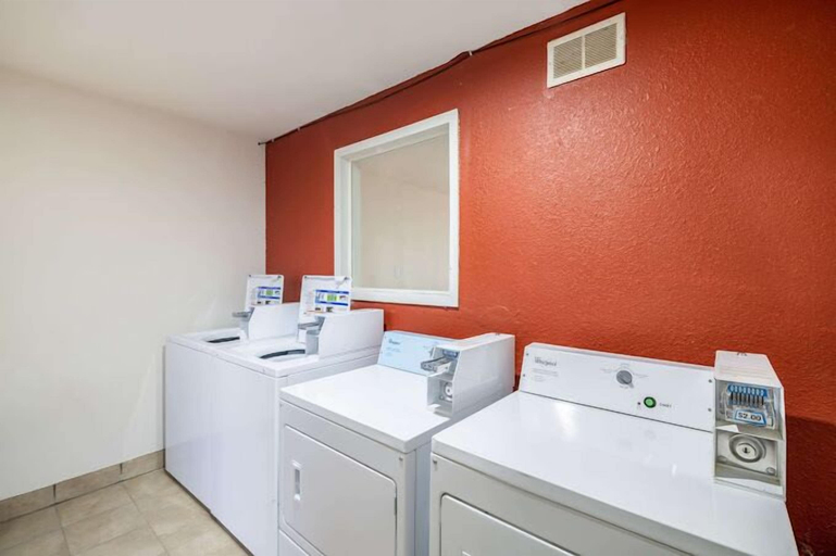 Bathroom 2, Motel 6 – Pecos, TX, Reeves