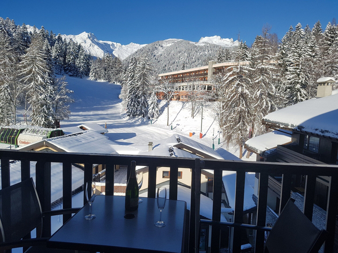 Balcony 3, Studio in France With Ski Slope Access, Savoie