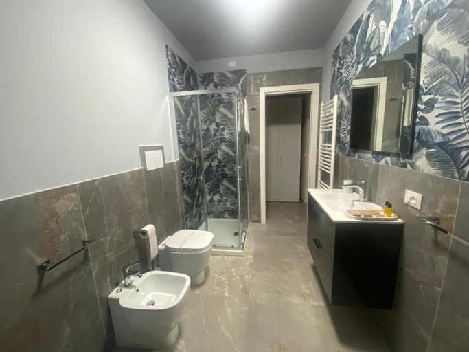 Bathroom 3, The Paris Rooms B&B, Reggio Di Calabria