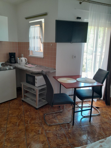 Others 5, Holiday Apartman, Csepreg