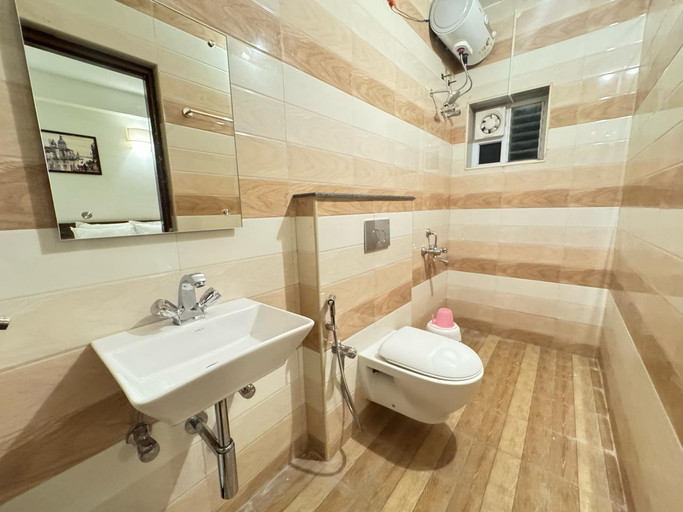 Bathroom 4, LA MILLIONAIRE LUXURY RESORT, Viluppuram