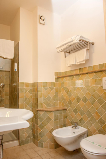 Bathroom 2, Hotel Cristalda, Foggia