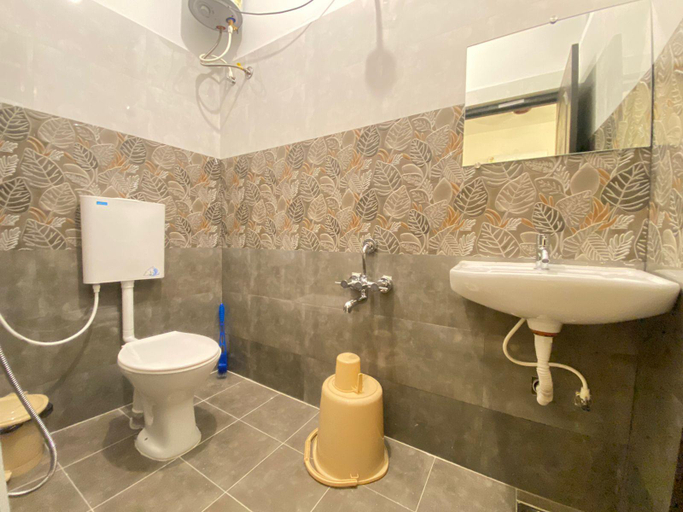 Bathroom 4, Le Poshe Suite, Puducherry