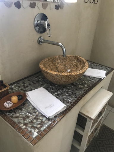 Bathroom 3, Chinaka Game Lodge, Vhembe