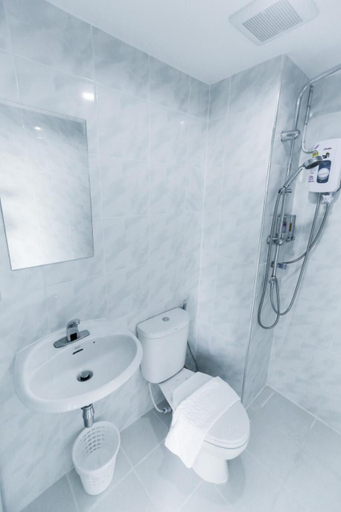Bathroom 3, Kanyanat Boutique Hotel, Muang Lampang