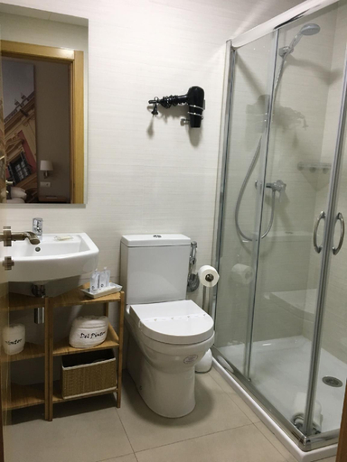 Bathroom 3, Suites Del Pintor, Málaga