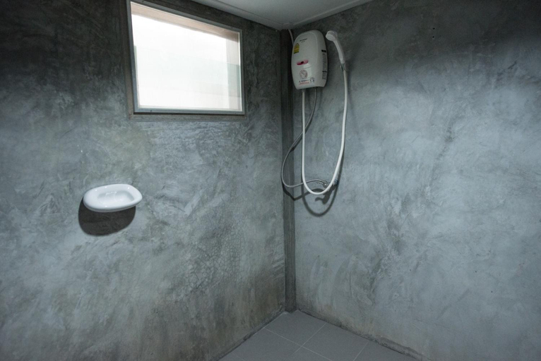 Bathroom, taladnam klonghae resort, Hat Yai