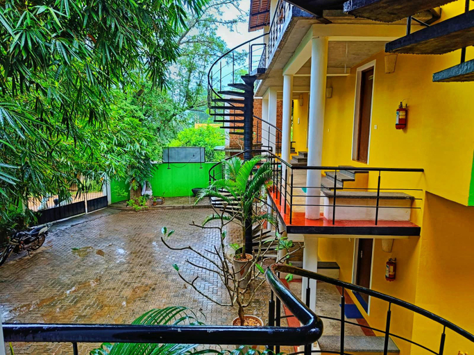 Others 5, Paradise Le Tamarin, Viluppuram
